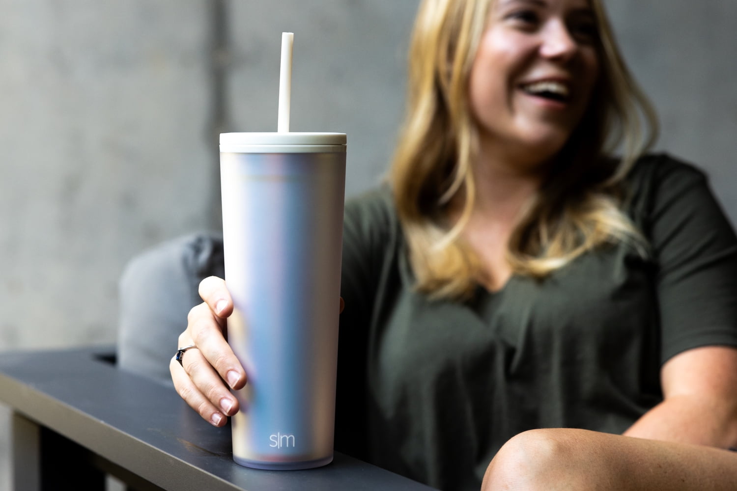 Simple Modern 24 fl oz Double Wall Plastic Classic Tumbler with Straw|Opalescent C393C