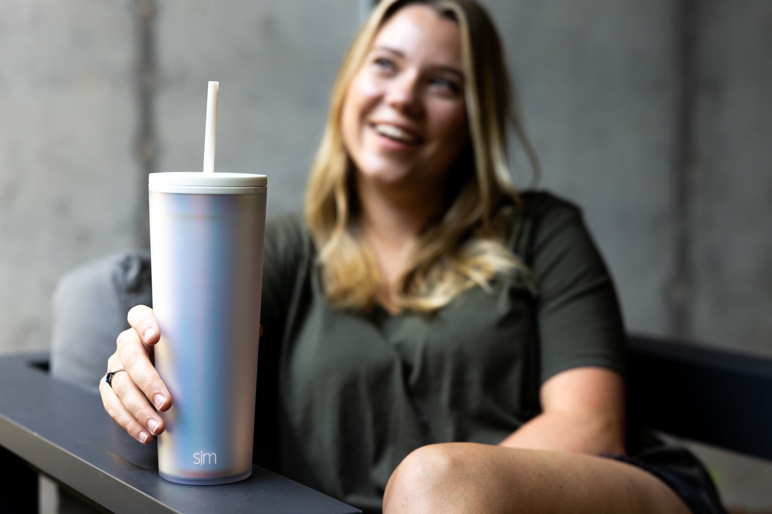 Simple Modern 24 fl oz Double Wall Plastic Classic Tumbler with Straw|Opalescent C393C