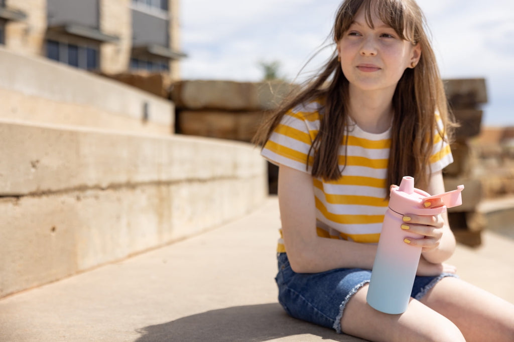 Simple Modern 18 fl oz Insulated Stainless Steel Summit Water Bottle with Covered Silicone Straw Lid | Sweet Taffy C395X
