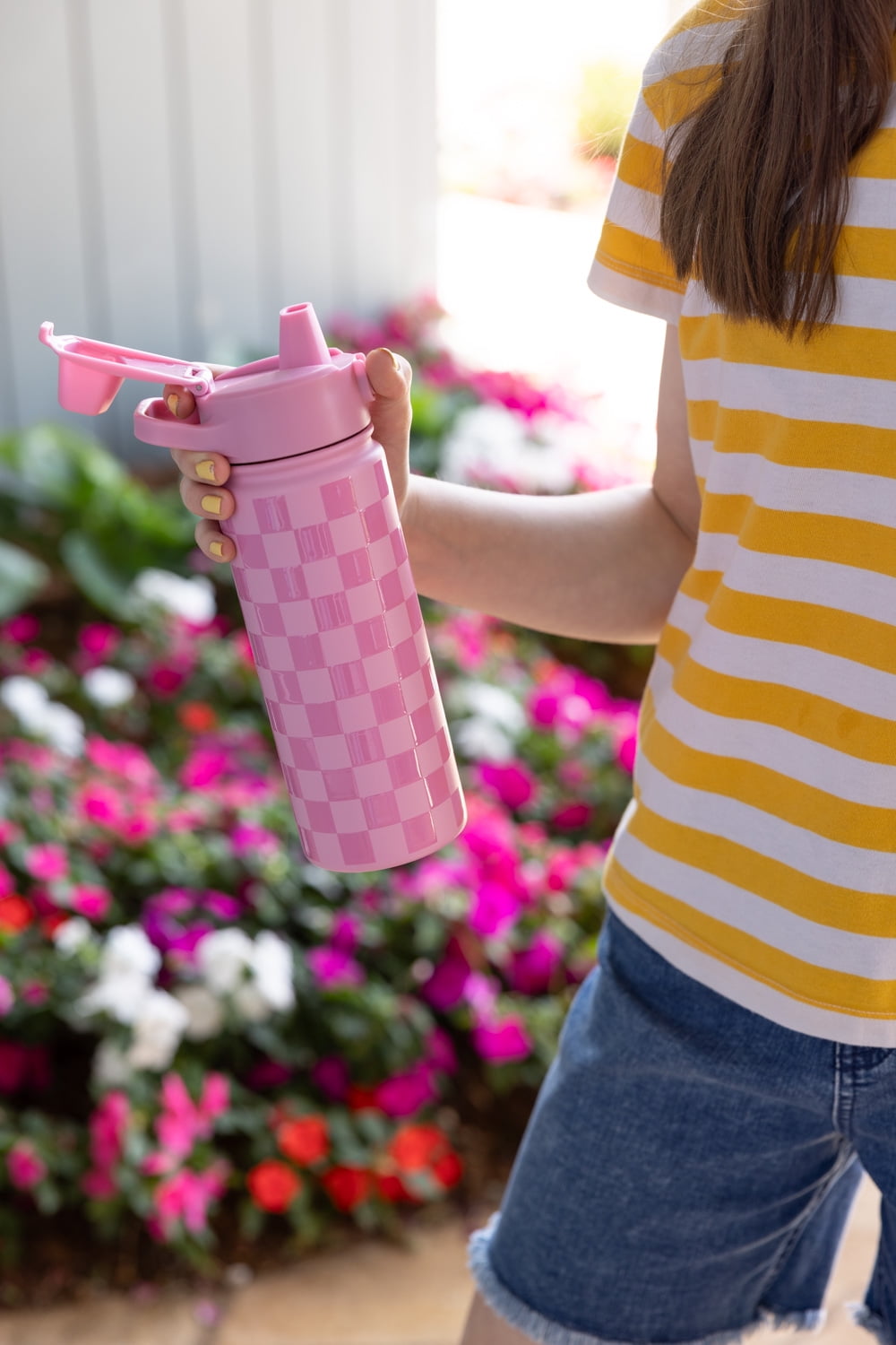 Simple Modern 18 fl oz Insulated Stainless Steel Summit Water Bottle with Covered Silicone Straw Lid | Sweet Taffy C395X